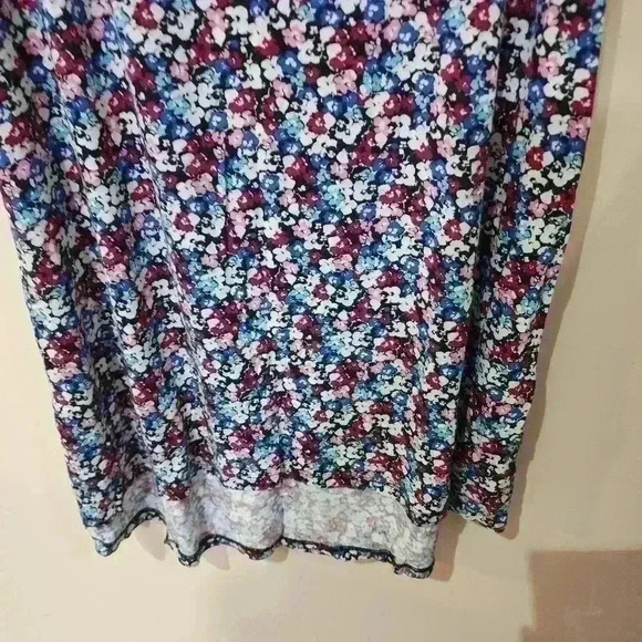 705. Jones new york floral color block short sleeve medium top - Picture 4 of 5